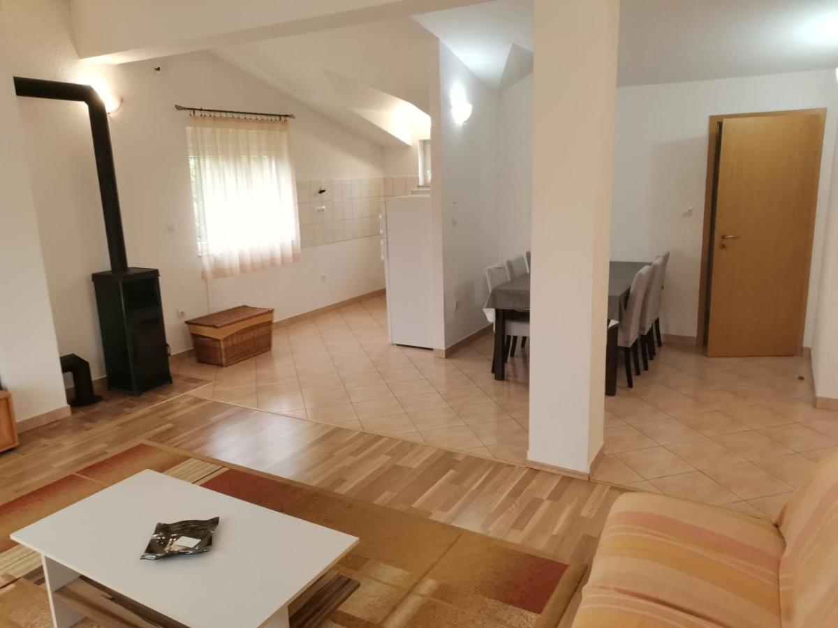 Trilj Apartman Jurika Eksteriør bilde