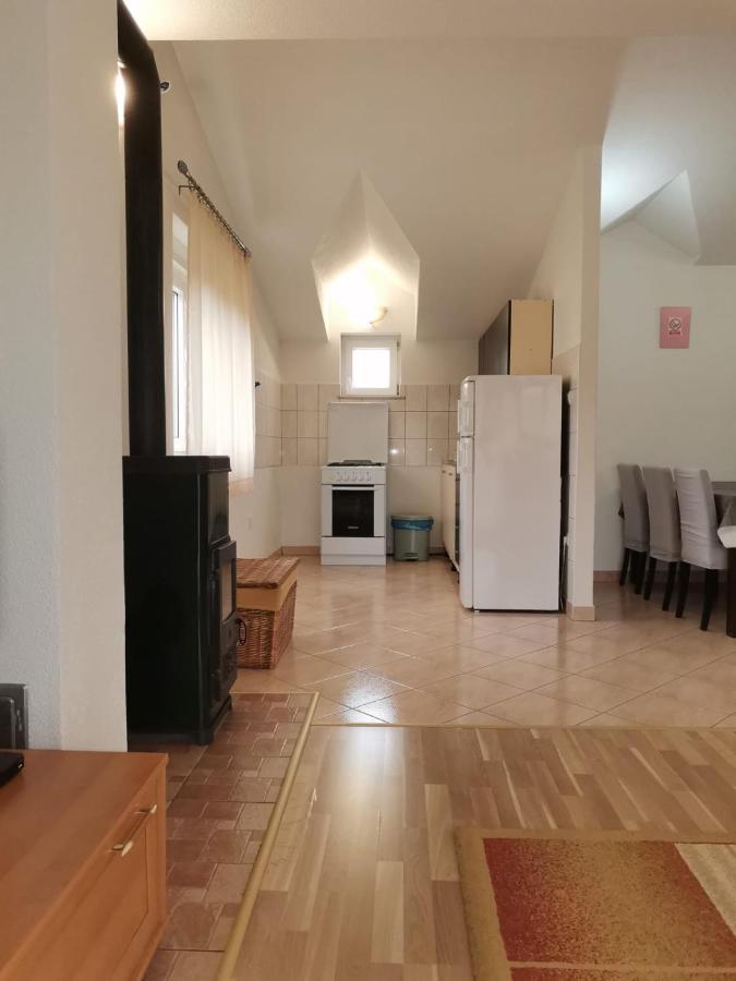 Trilj Apartman Jurika Eksteriør bilde