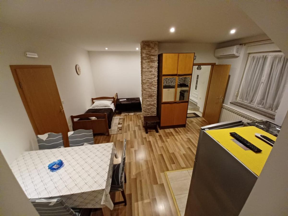 Trilj Apartman Jurika Eksteriør bilde