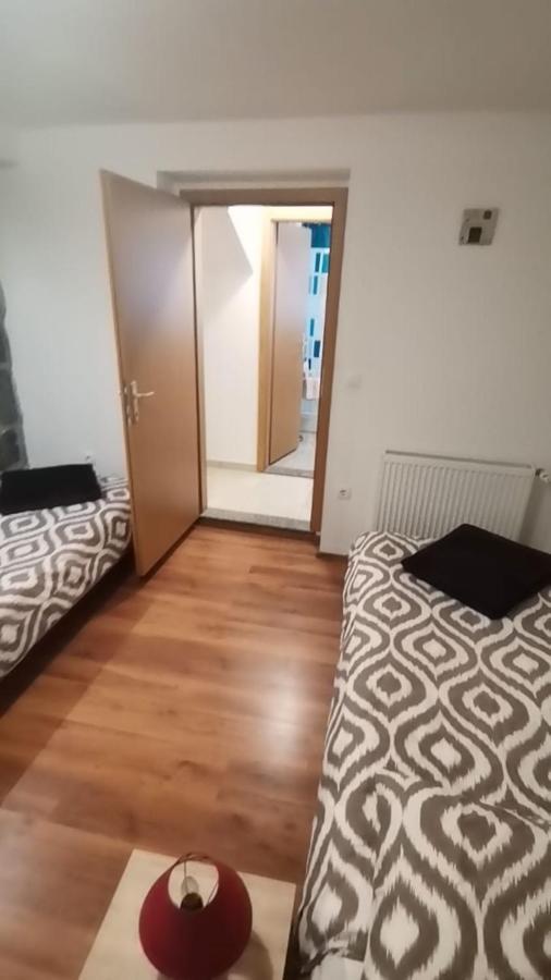 Trilj Apartman Jurika Eksteriør bilde