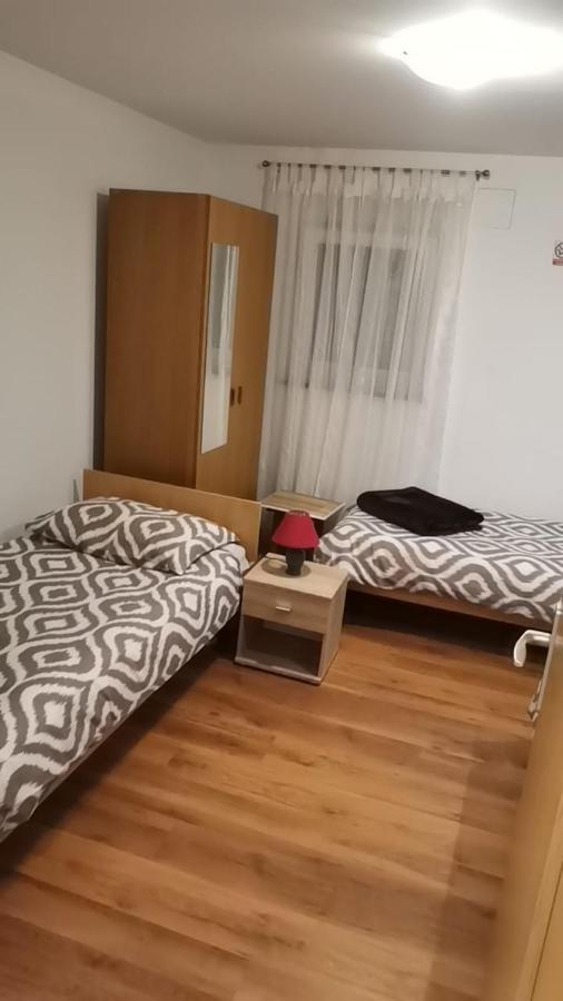 Trilj Apartman Jurika Eksteriør bilde